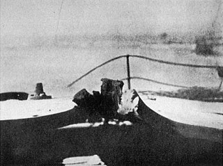 320px-HMS_Lion%2C_shell_damage_to_Q_turret_roof_after_Jutland_%28Warships_To-day%2C_1936%29.jpg