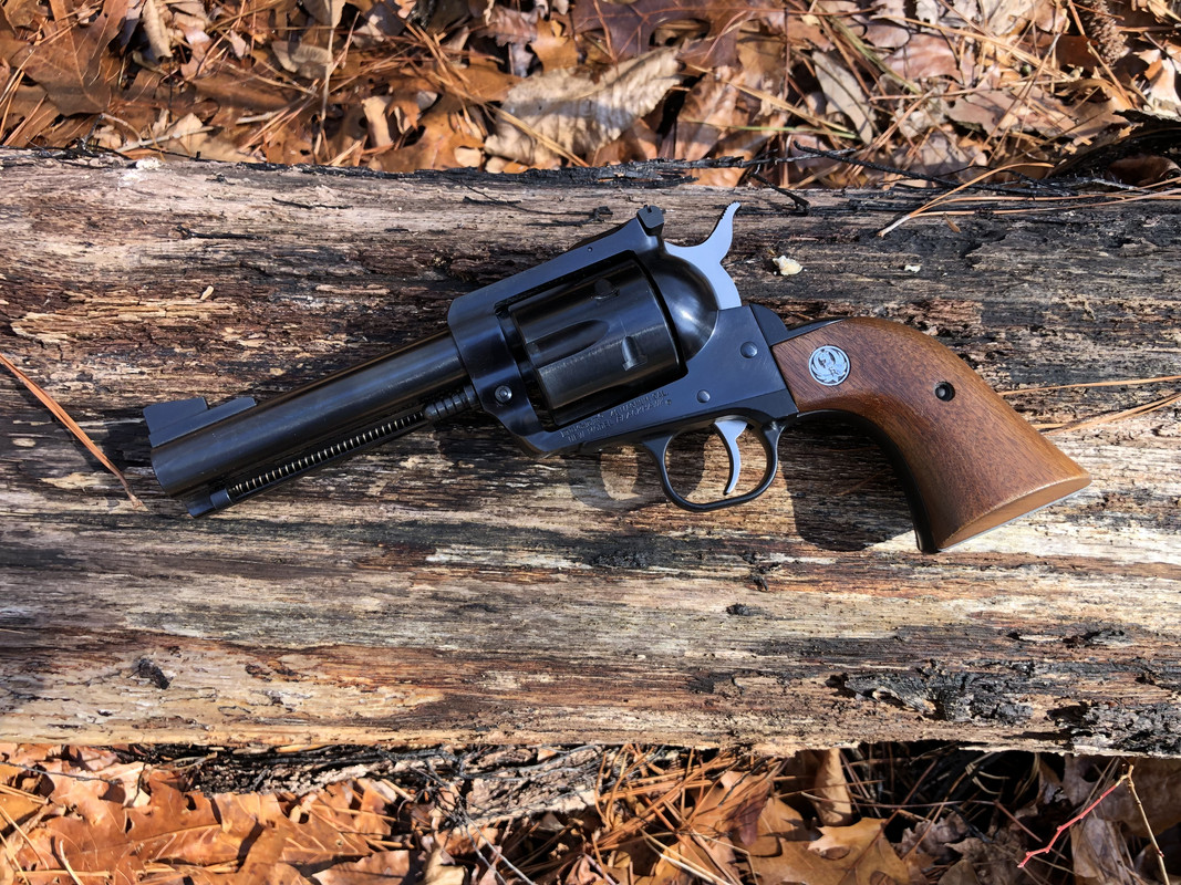 Ruger-Blackhawk-41-Magnum-New-Model-3-old-walnut-grips.jpg