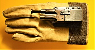 330px-Glove_Pistol_-_www.joyofmuseums.com_-_International_Spy_Museum.jpg